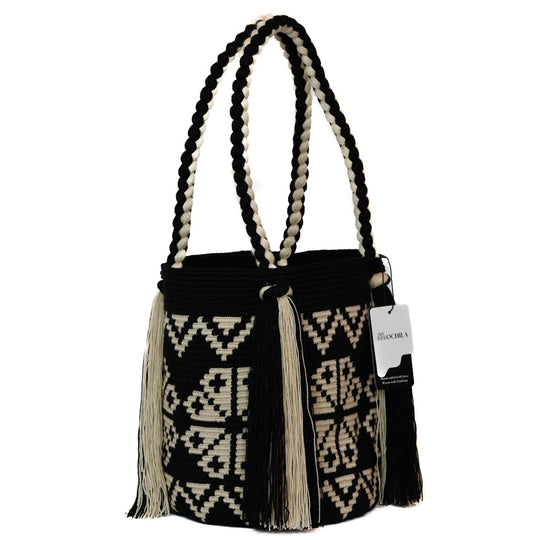 Colorful Wayuu bag patterns