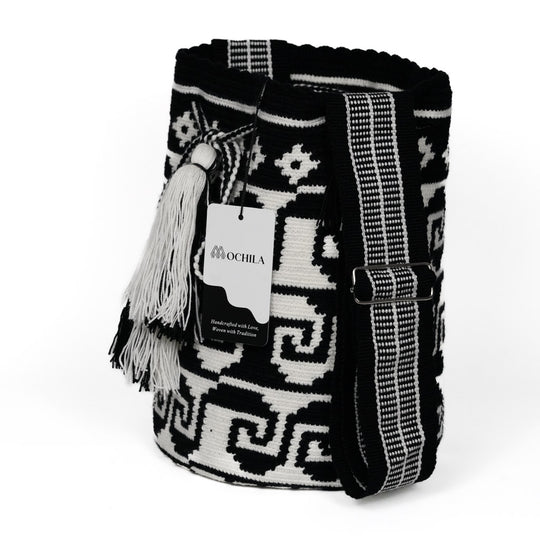 Colorful Wayuu bag patterns